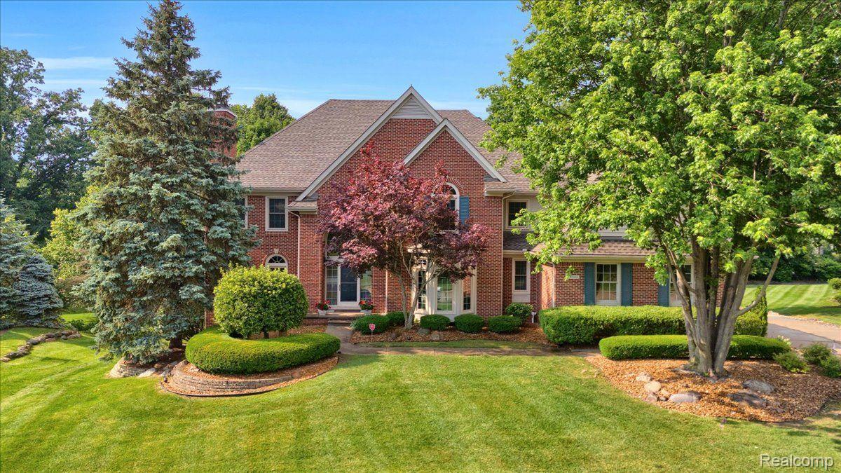 17563 ROLLING WOODS CIR 