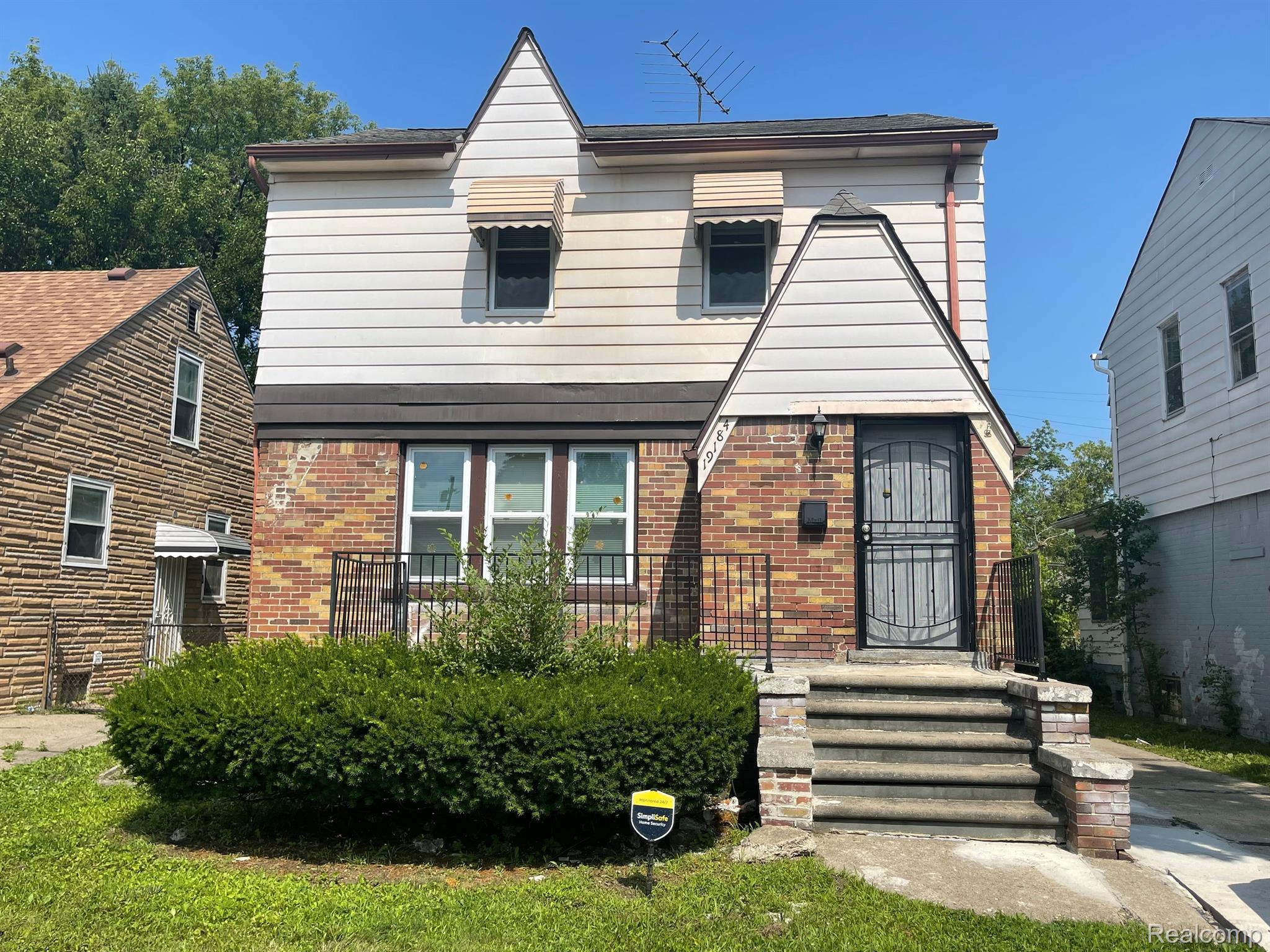 19184 WALTHAM ST 