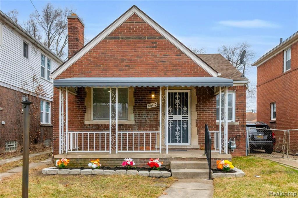 8603 Whitcomb 