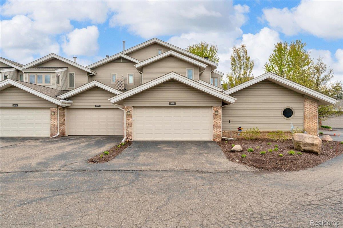 21096 Boulder Circle